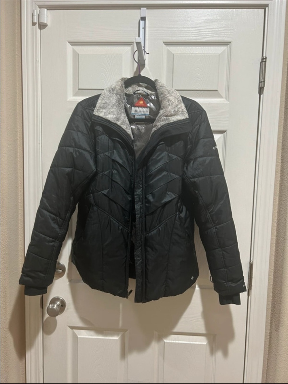 Columbia Women's Black Insulated Jacket with Fleece Collar